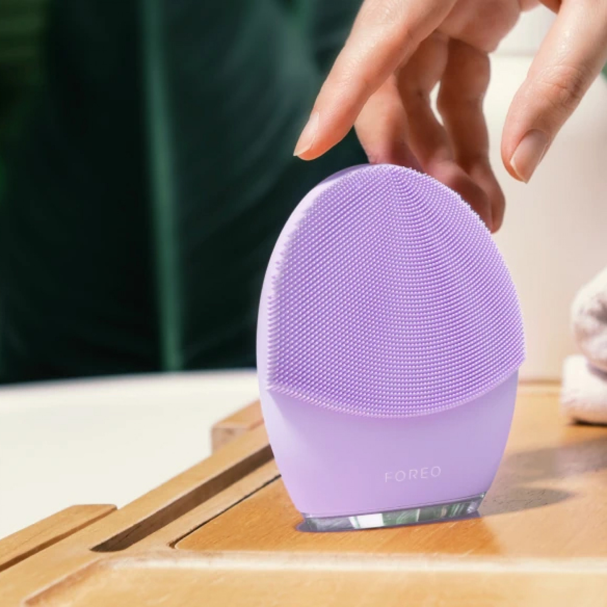 Шведський розумний девайс для догляду за шкіро Foreo Luna 4